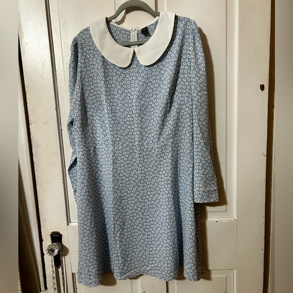 Floral 1960’s inspired collared dress